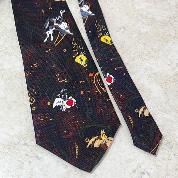 Looney Tunes Neck Tie With All your Friends! - Picture 1 of 5